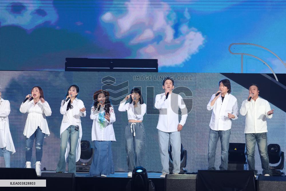 Taiwanese Singer Hsiao Yung Shih