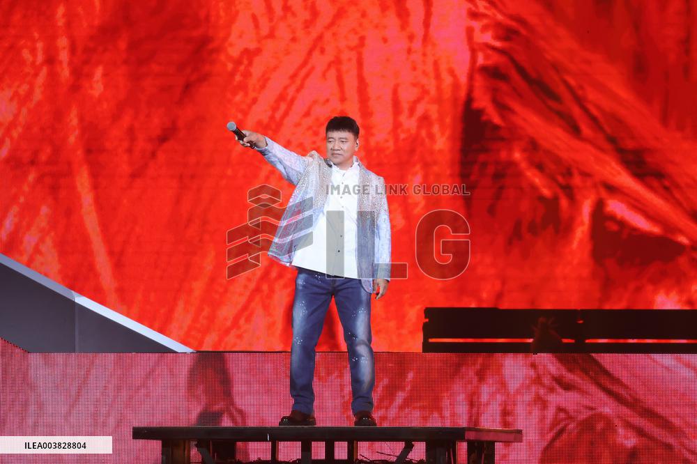 Taiwanese Singer Hsiao Yung Shih