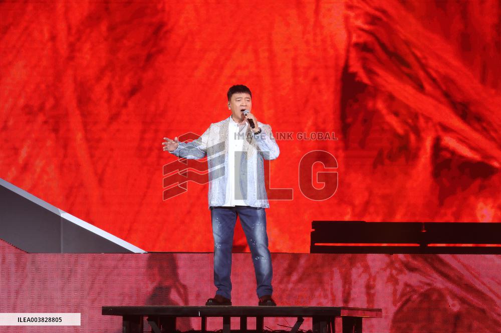 Taiwanese Singer Hsiao Yung Shih