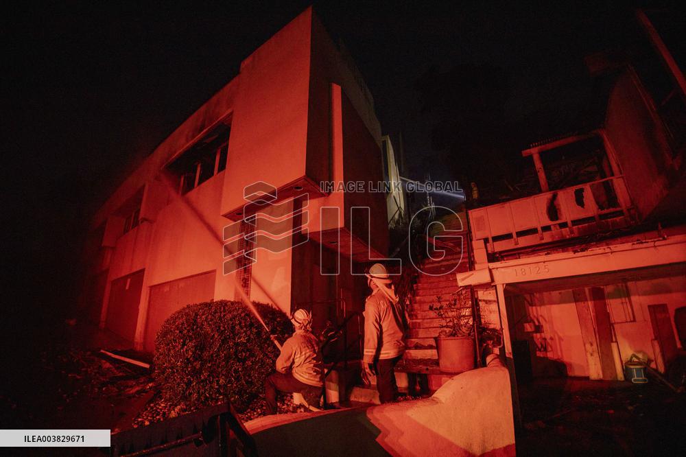 California Wildfires Devastate Malibu