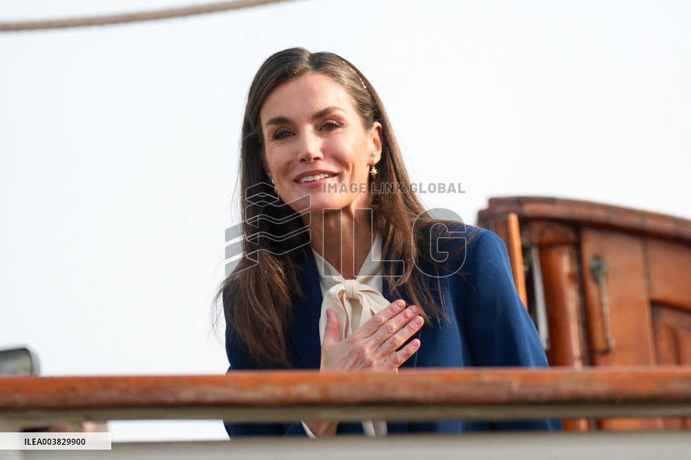 King and Queen preside over the farewell of Juan Sebastián de Elcano with Princess Leonor  - Cadiz