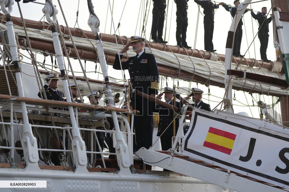 King and Queen preside over the farewell of Juan Sebastián de Elcano with Princess Leonor  - Cadiz