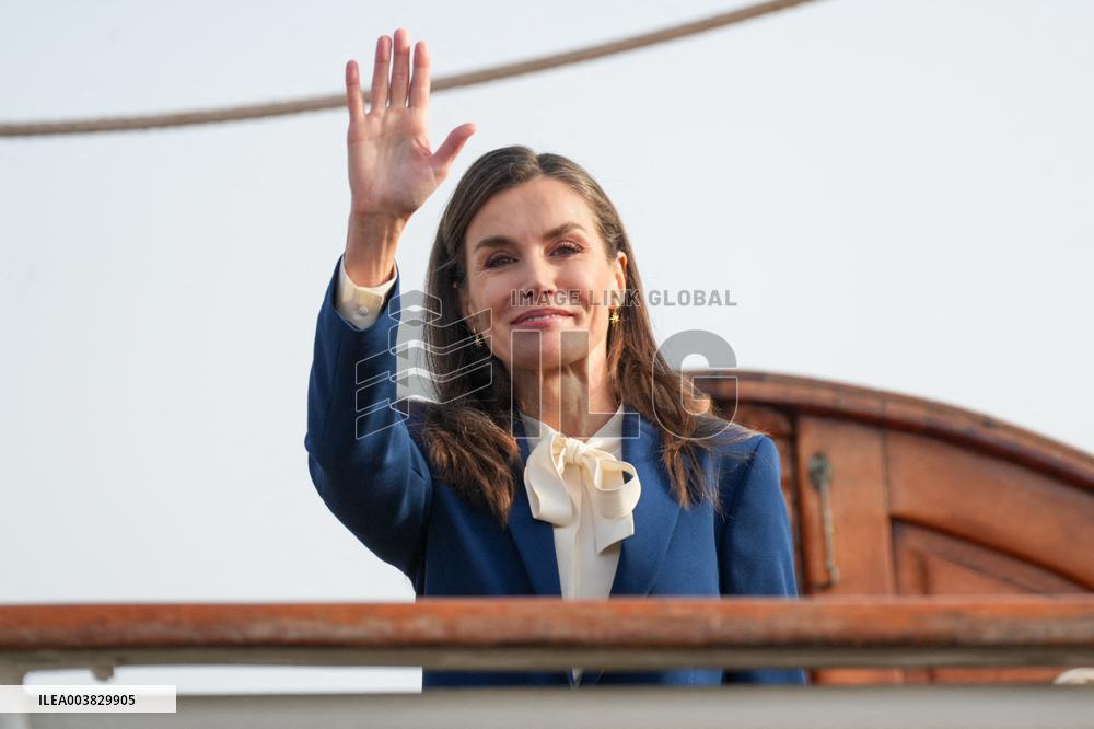 King and Queen preside over the farewell of Juan Sebastián de Elcano with Princess Leonor  - Cadiz