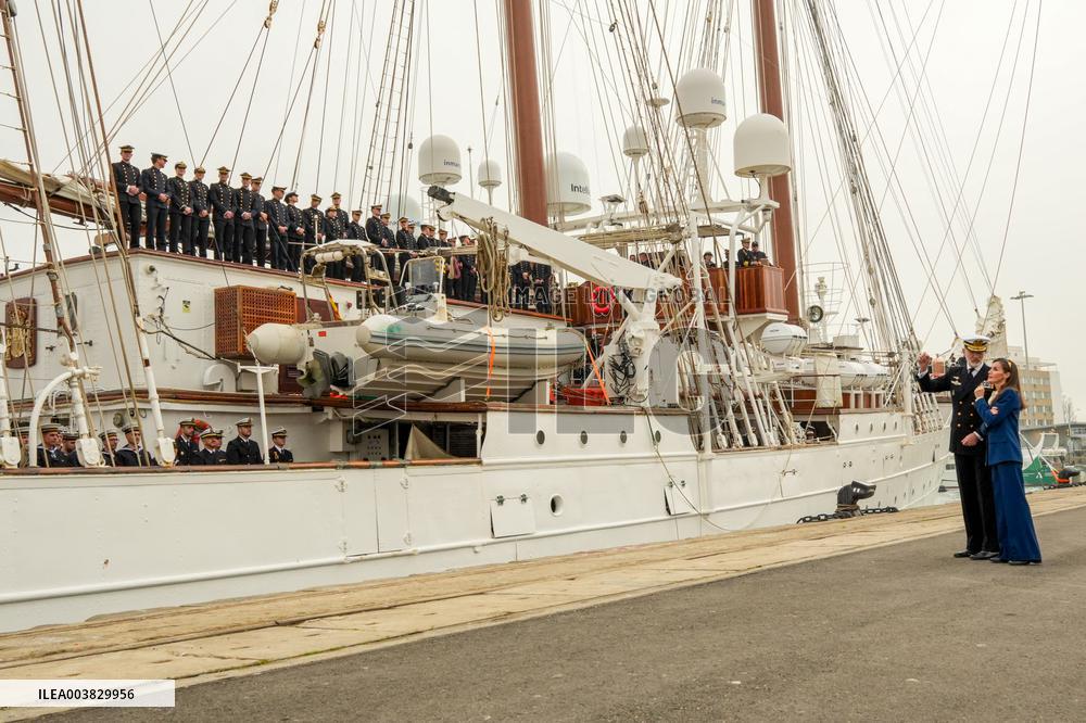 King and Queen preside over the farewell of Juan Sebastián de Elcano with Princess Leonor  - Cadiz