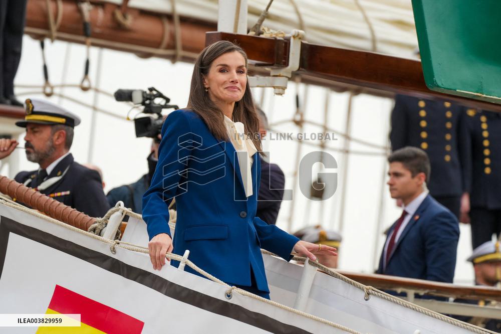 King and Queen preside over the farewell of Juan Sebastián de Elcano with Princess Leonor  - Cadiz