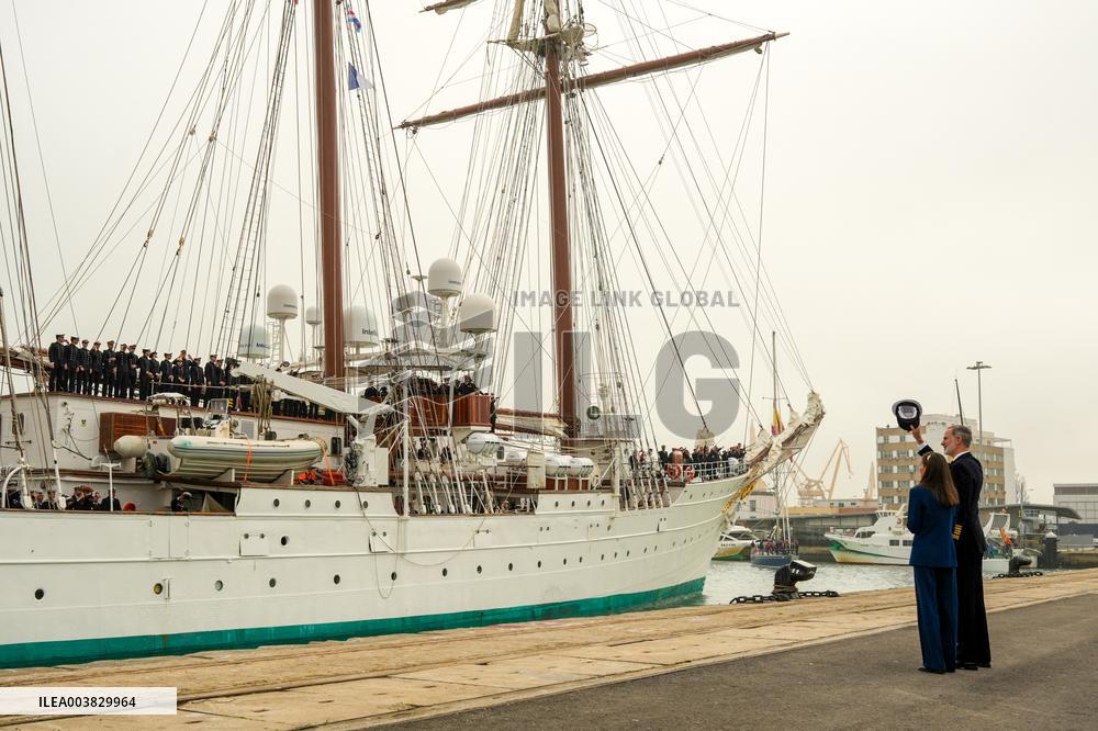 King and Queen preside over the farewell of Juan Sebastián de Elcano with Princess Leonor  - Cadiz