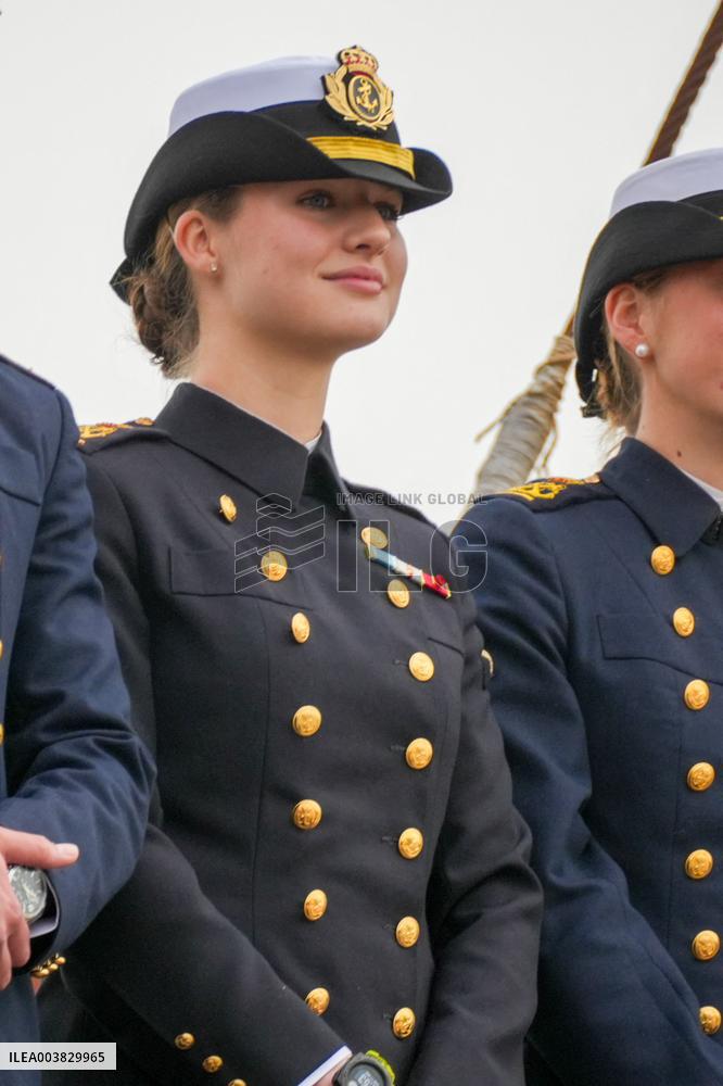 King and Queen preside over the farewell of Juan Sebastián de Elcano with Princess Leonor  - Cadiz