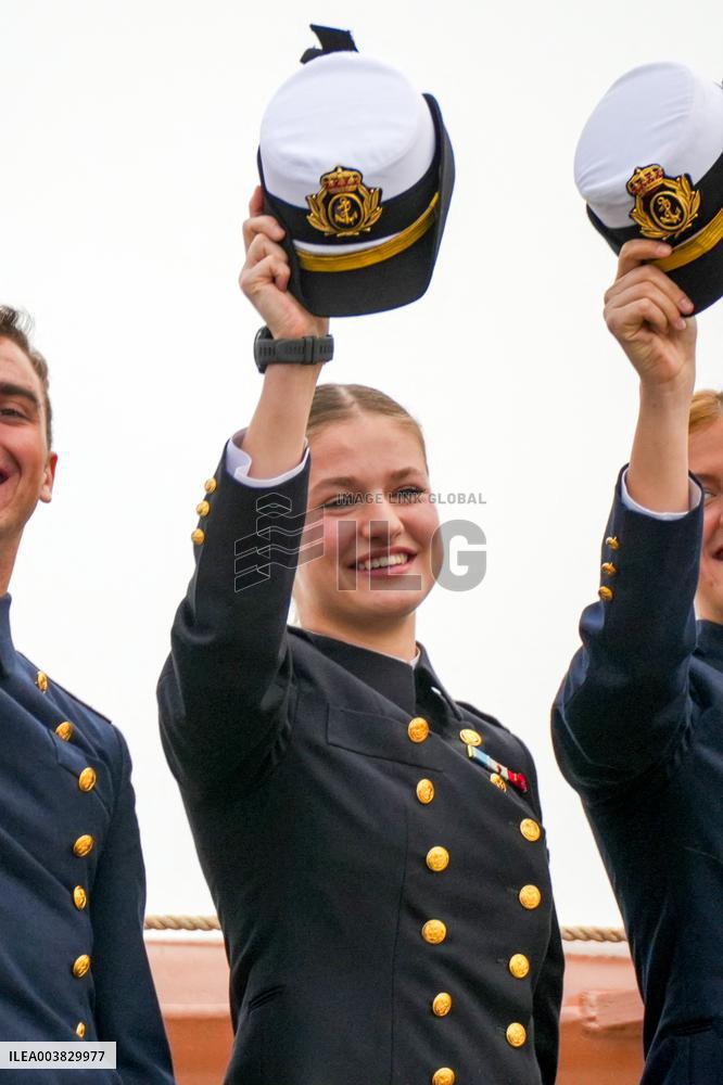 King and Queen preside over the farewell of Juan Sebastián de Elcano with Princess Leonor  - Cadiz
