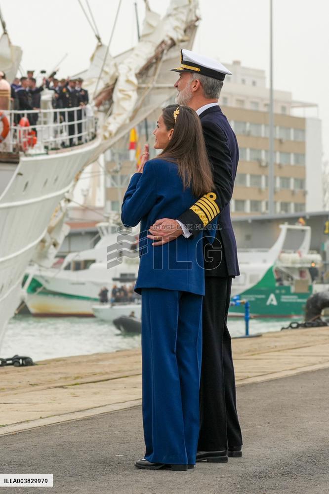 King and Queen preside over the farewell of Juan Sebastián de Elcano with Princess Leonor  - Cadiz