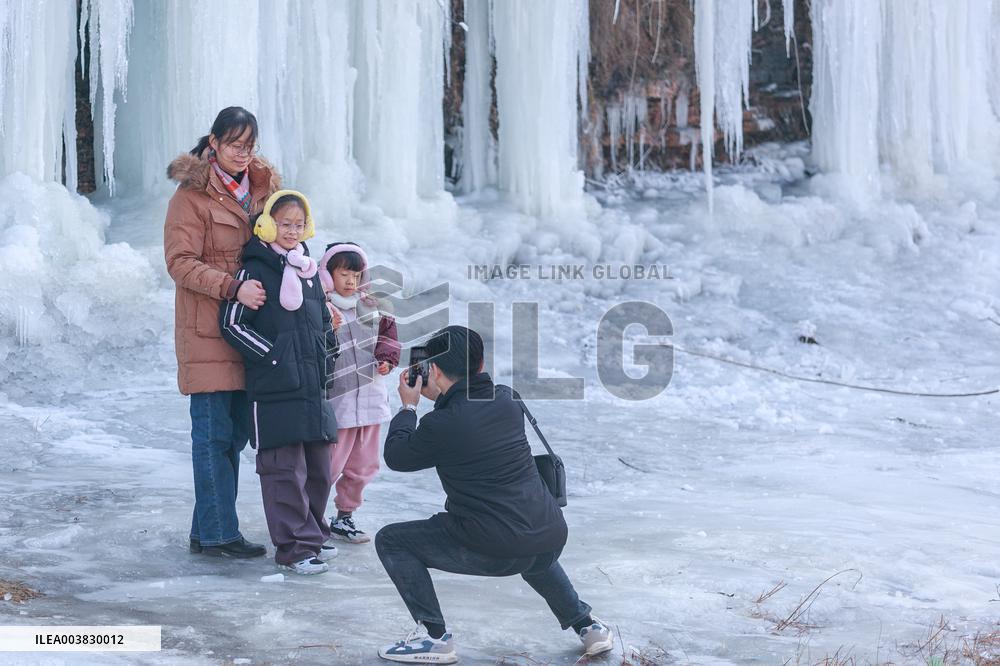 Cliff Ice Hanging