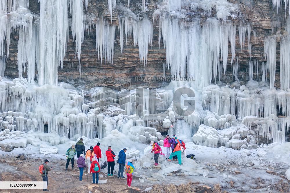 Cliff Ice Hanging