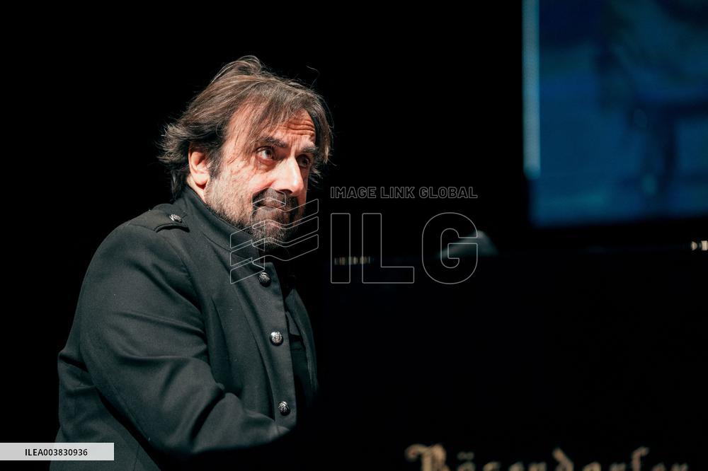 Andre Manoukian at the Beauvais theater