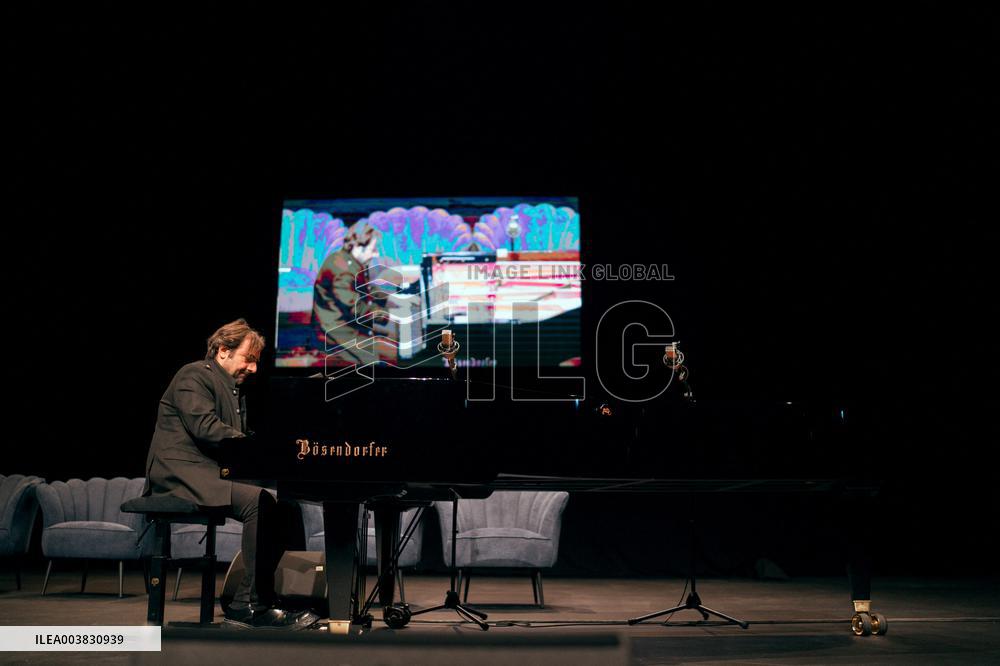 Andre Manoukian at the Beauvais theater