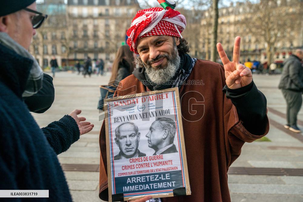 Pro-Palestinian Protest Honors Journalists Killed in Conflict - Paris