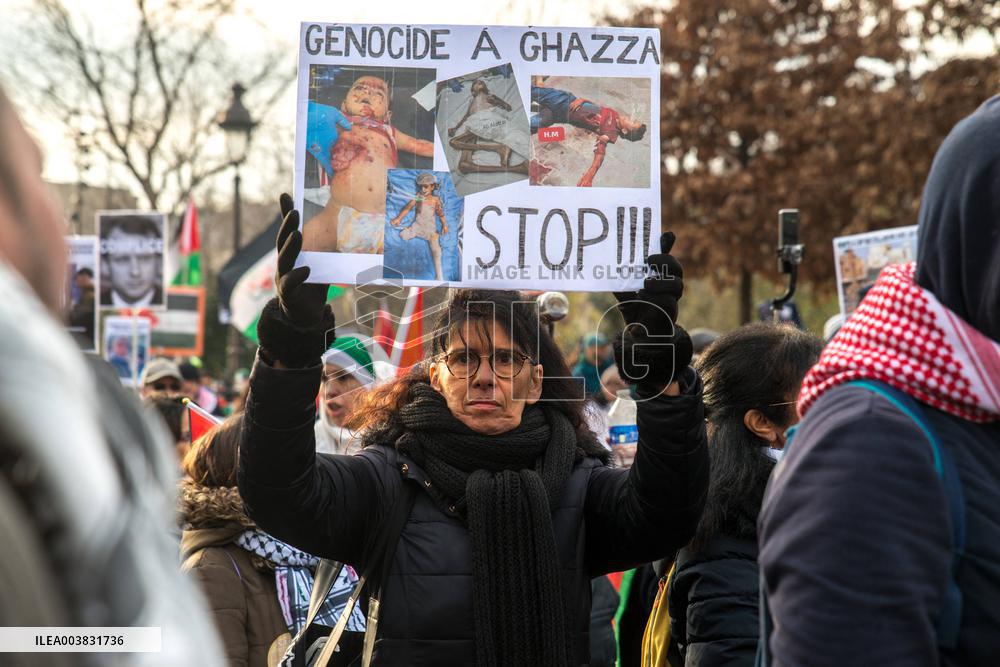 Pro-Palestinian Protest Honors Journalists Killed in Conflict - Paris