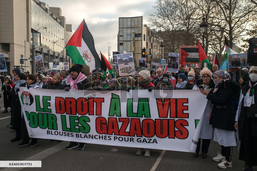 Pro-Palestinian Protest Honors Journalists Killed in Conflict - Paris