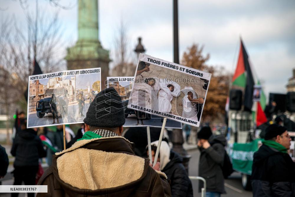 Pro-Palestinian Protest Honors Journalists Killed in Conflict - Paris