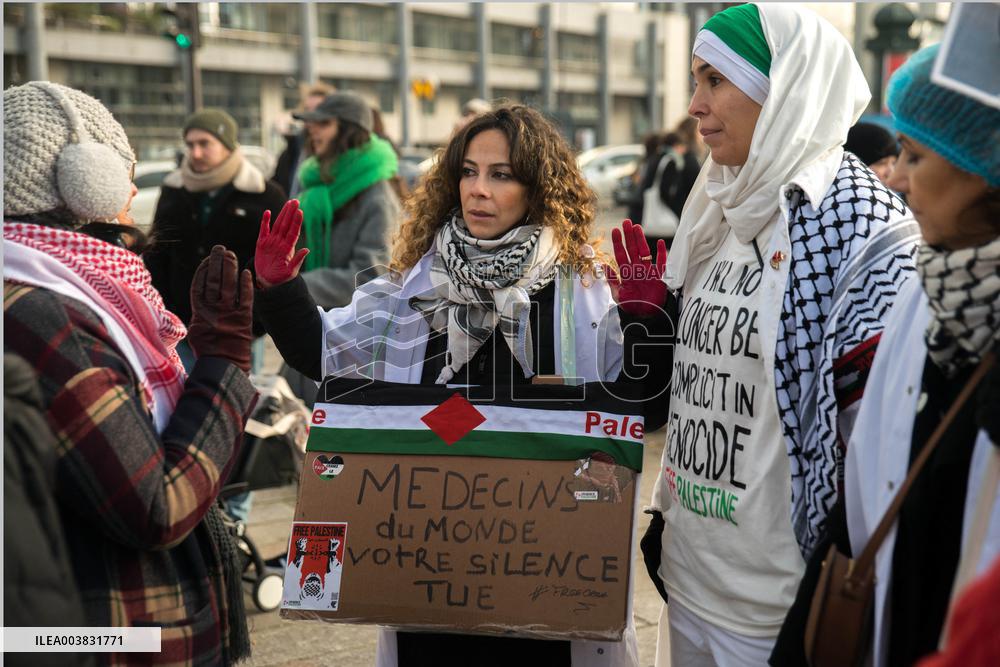 Pro-Palestinian Protest Honors Journalists Killed in Conflict - Paris