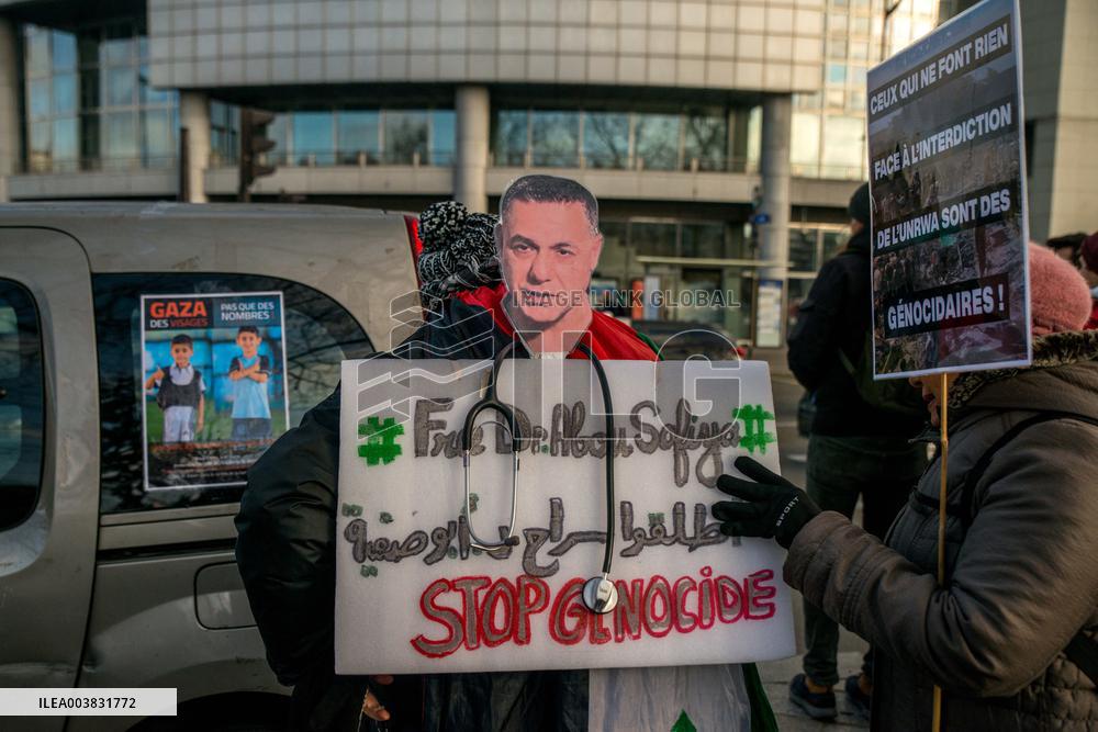 Pro-Palestinian Protest Honors Journalists Killed in Conflict - Paris
