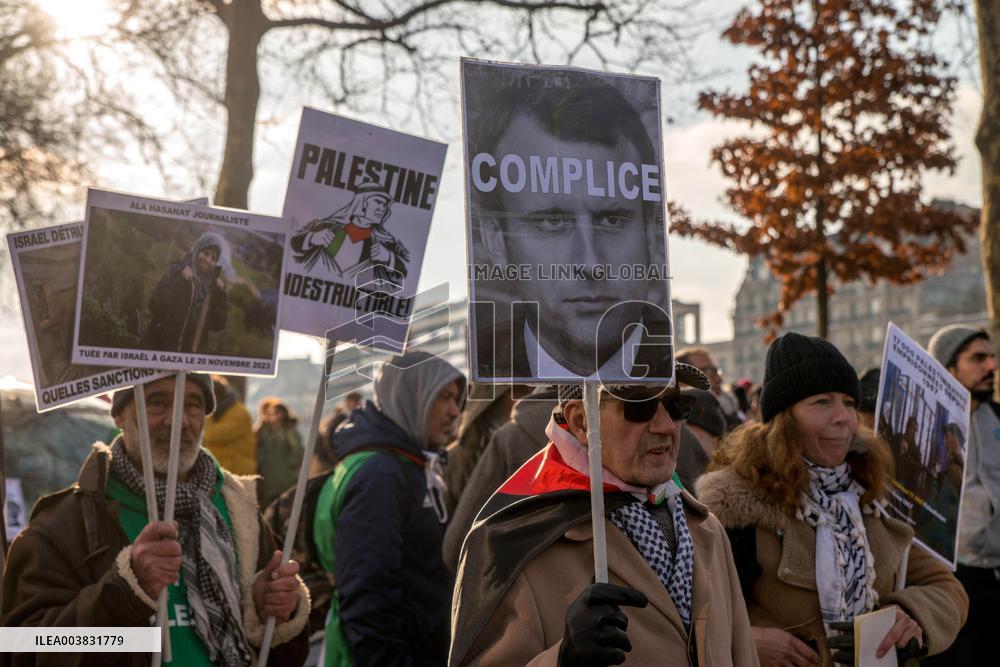 Pro-Palestinian Protest Honors Journalists Killed in Conflict - Paris