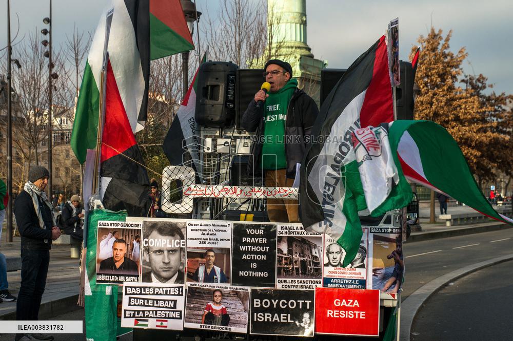 Pro-Palestinian Protest Honors Journalists Killed in Conflict - Paris