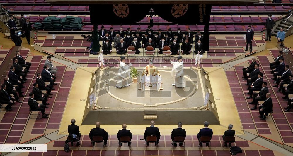 Sumo: Ritual ahead of New Year tournament