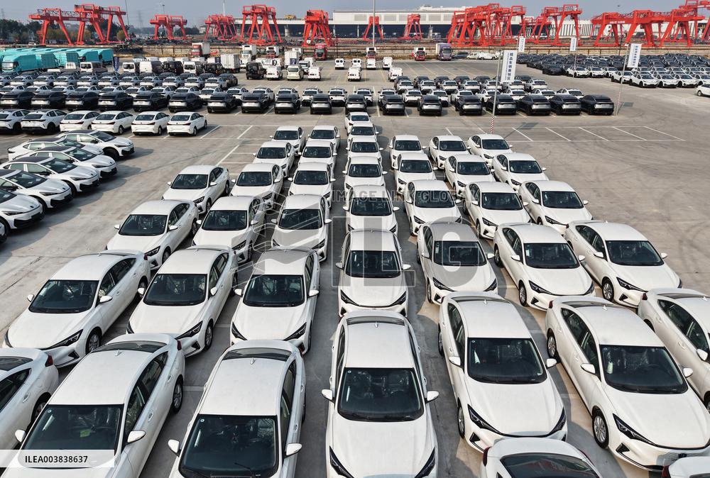 China Imports And Exports of Goods Hit A Record in 2024