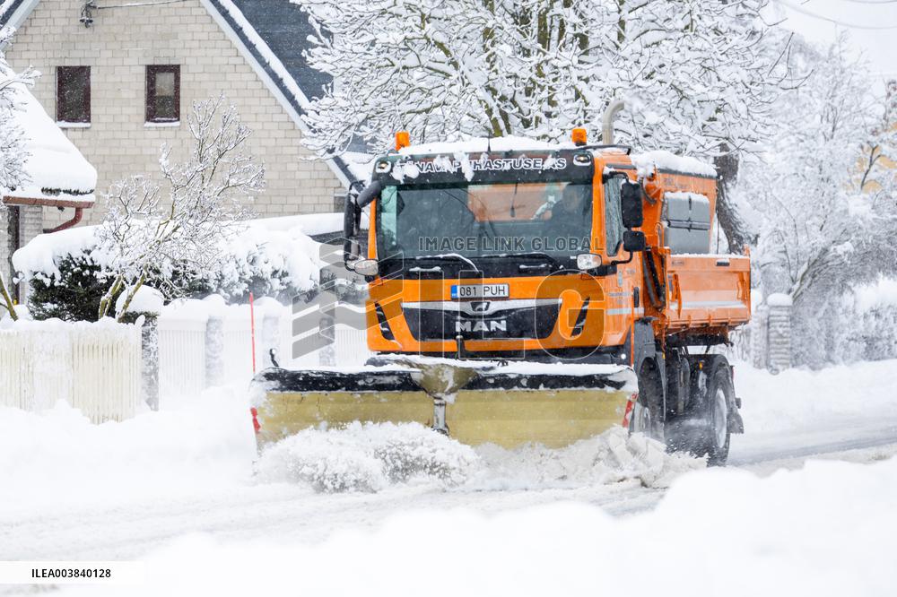Snowstorm hits Estonia