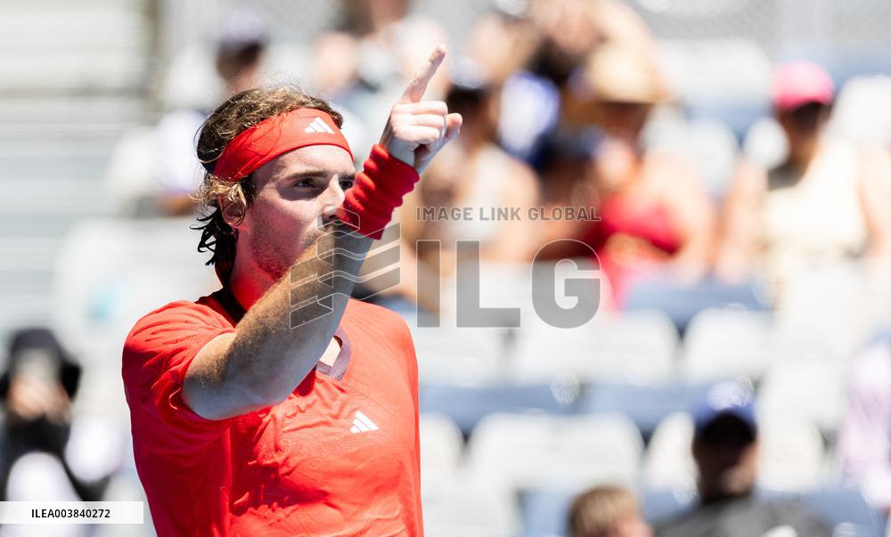 Australian Open - Day 2 - Melbourne