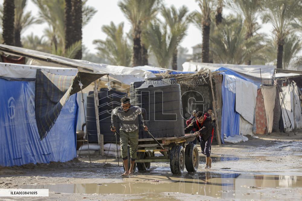 Daily Life Of Displaced Palestinians In A Refugee Camp - Gaza