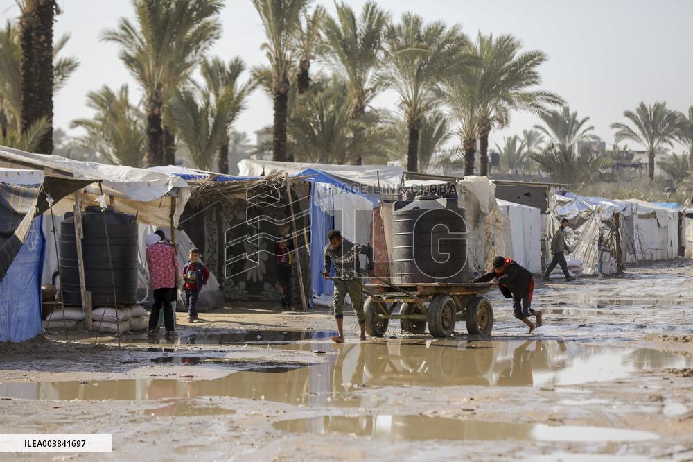Daily Life Of Displaced Palestinians In A Refugee Camp - Gaza