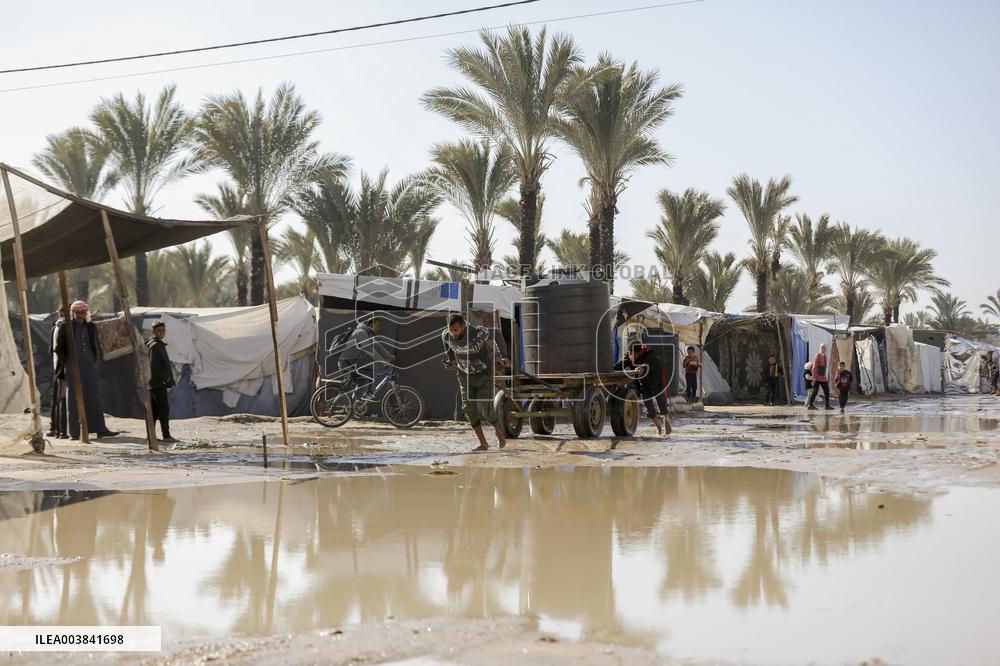 Daily Life Of Displaced Palestinians In A Refugee Camp - Gaza