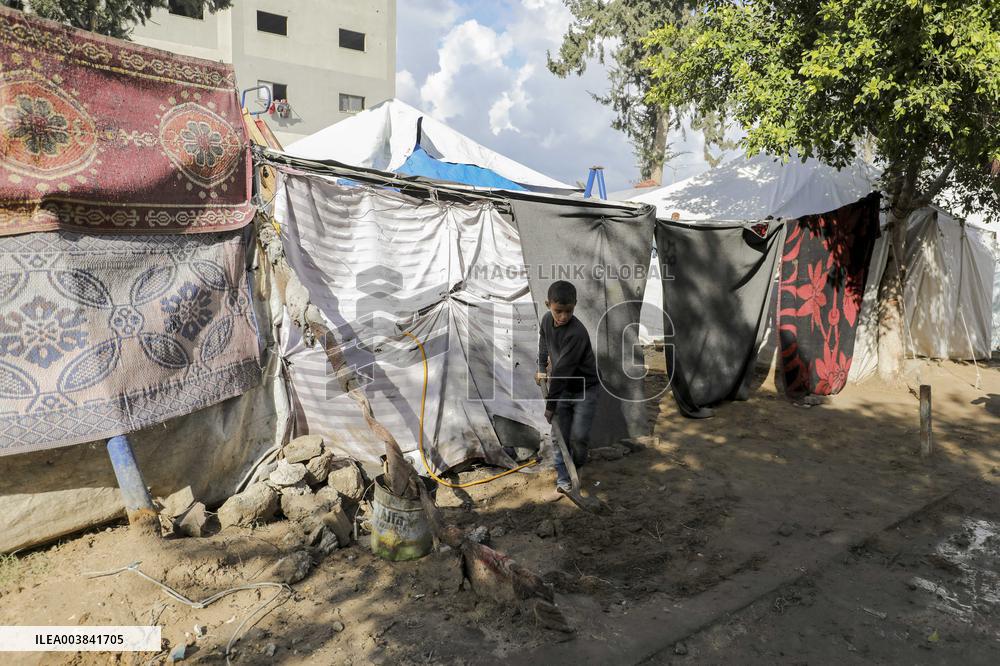 Daily Life Of Displaced Palestinians In A Refugee Camp - Gaza