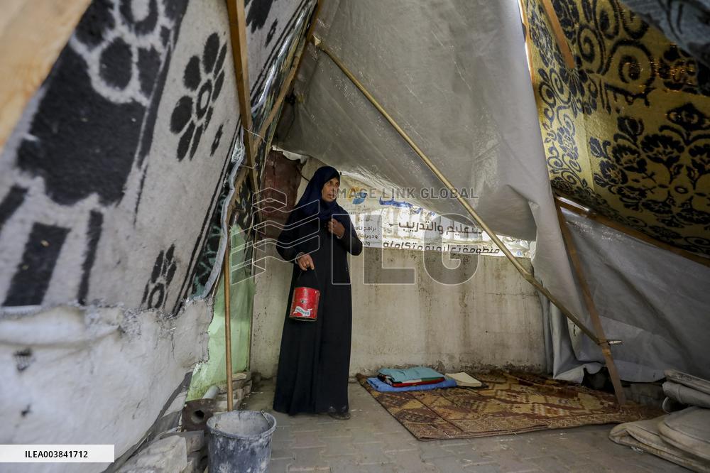 Daily Life Of Displaced Palestinians In A Refugee Camp - Gaza