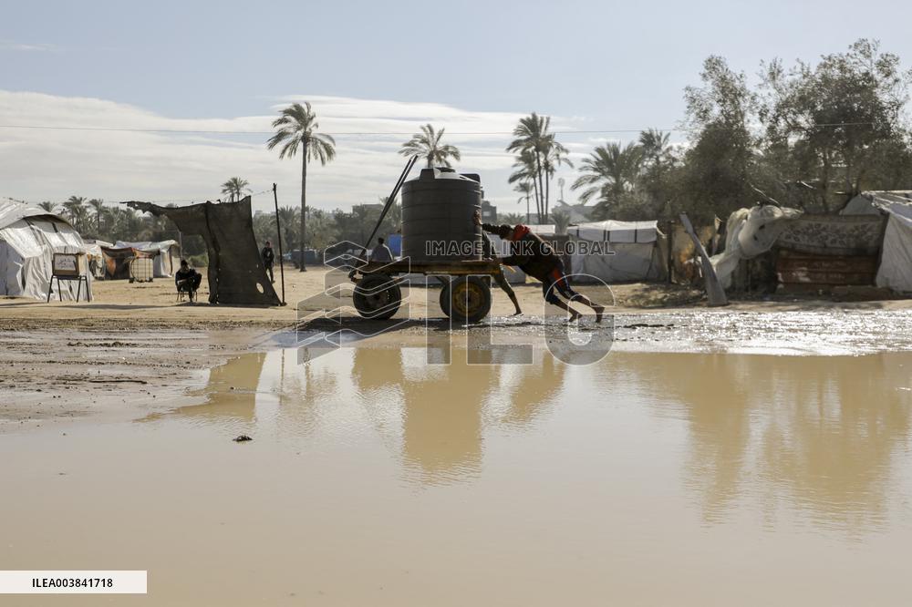 Daily Life Of Displaced Palestinians In A Refugee Camp - Gaza