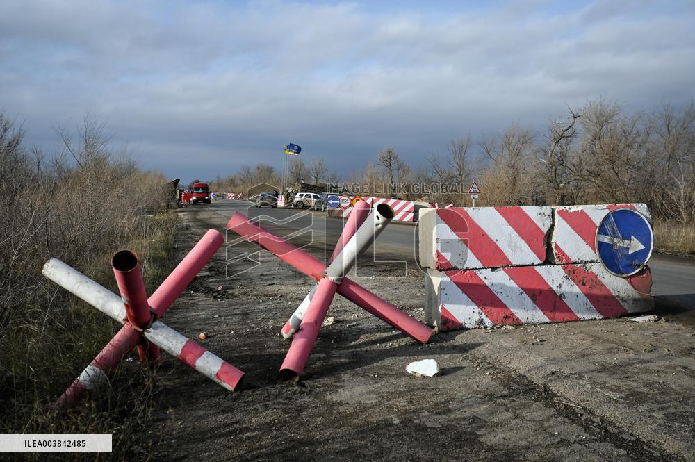 Ukrainian police officers at roadblock in Zaporizhzhia region
