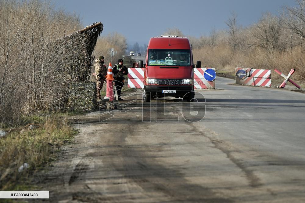 Ukrainian police officers at roadblock in Zaporizhzhia region