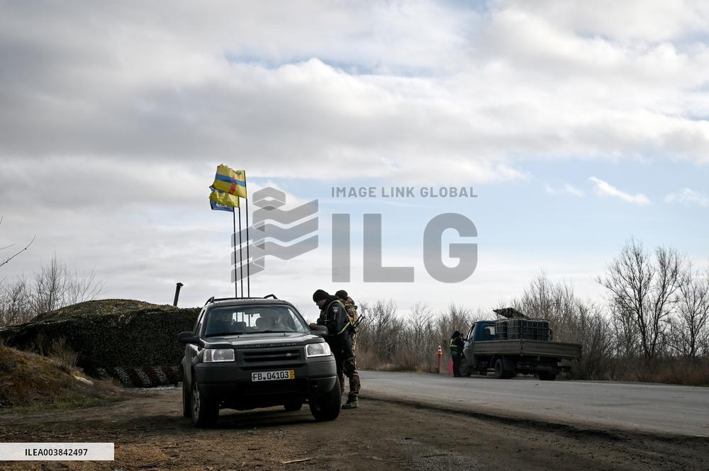 Ukrainian police officers at roadblock in Zaporizhzhia region
