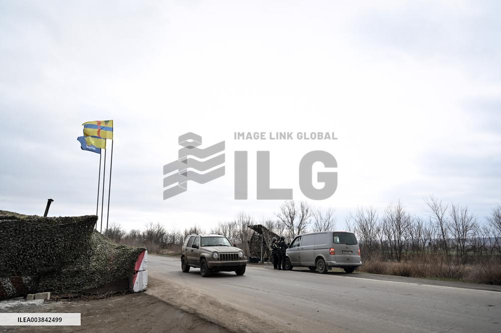 Ukrainian police officers at roadblock in Zaporizhzhia region