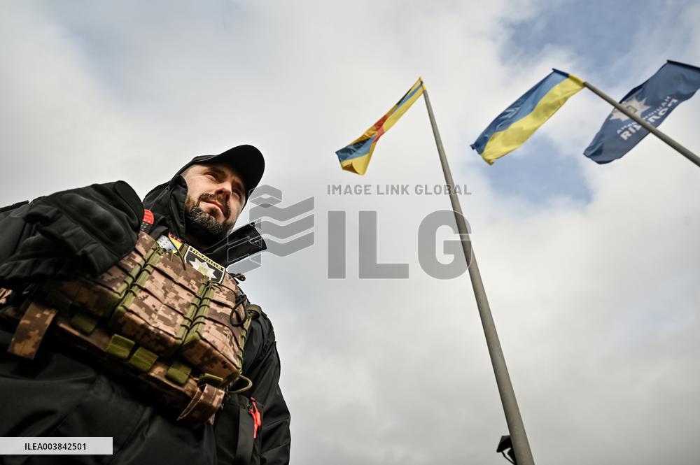 Ukrainian police officers at roadblock in Zaporizhzhia region
