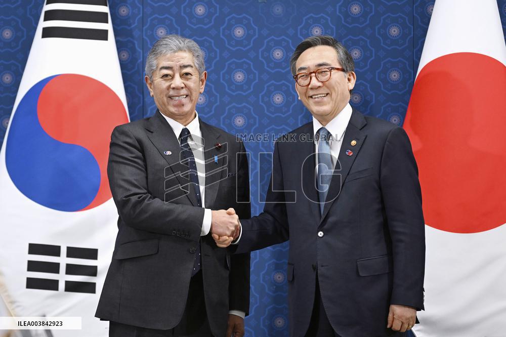 Japan-S. Korea talks in Seoul