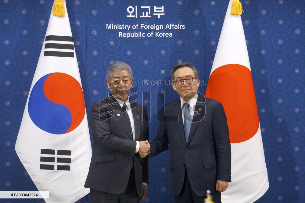 Japan-S. Korea talks in Seoul
