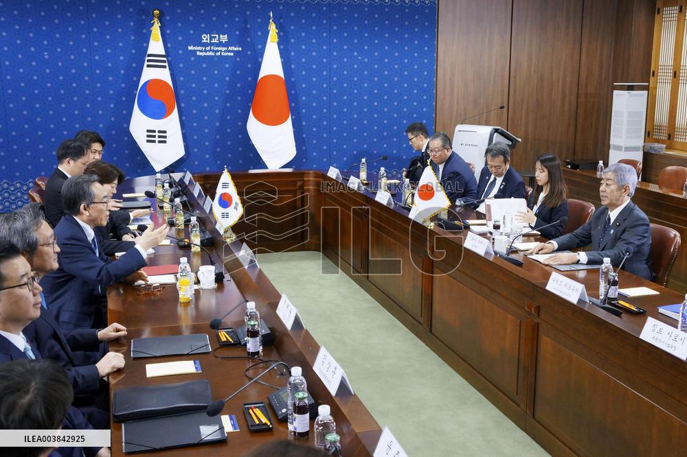 Japan-S. Korea talks in Seoul