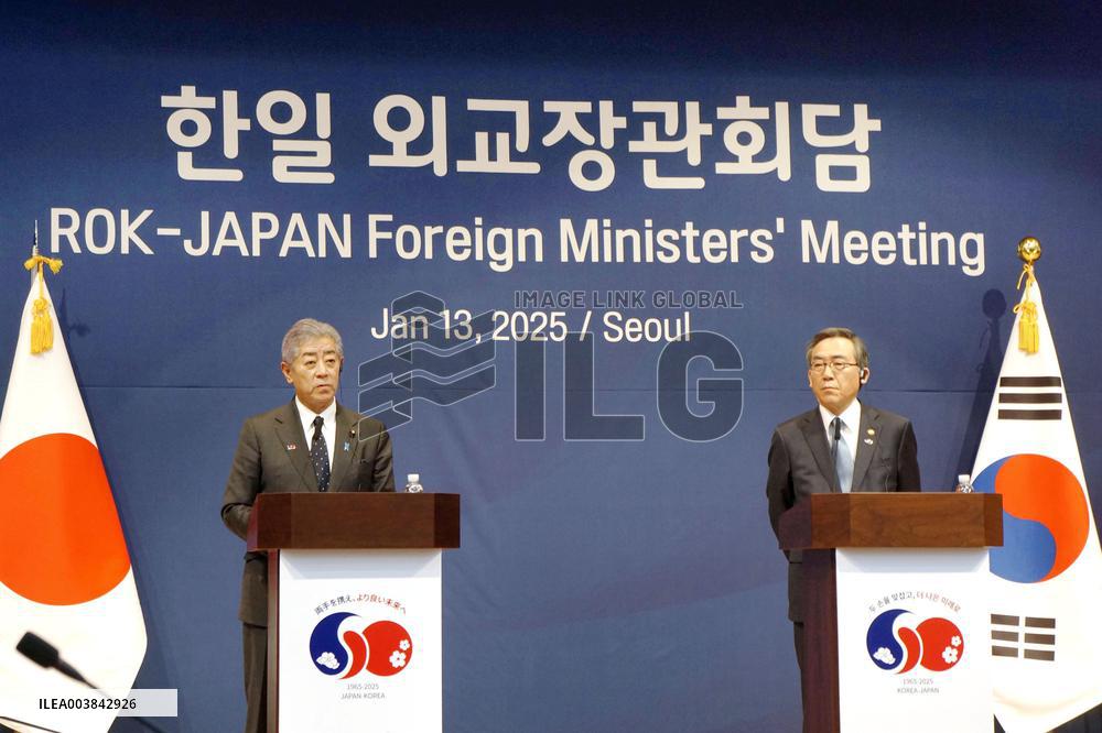 Japan-S. Korea talks in Seoul