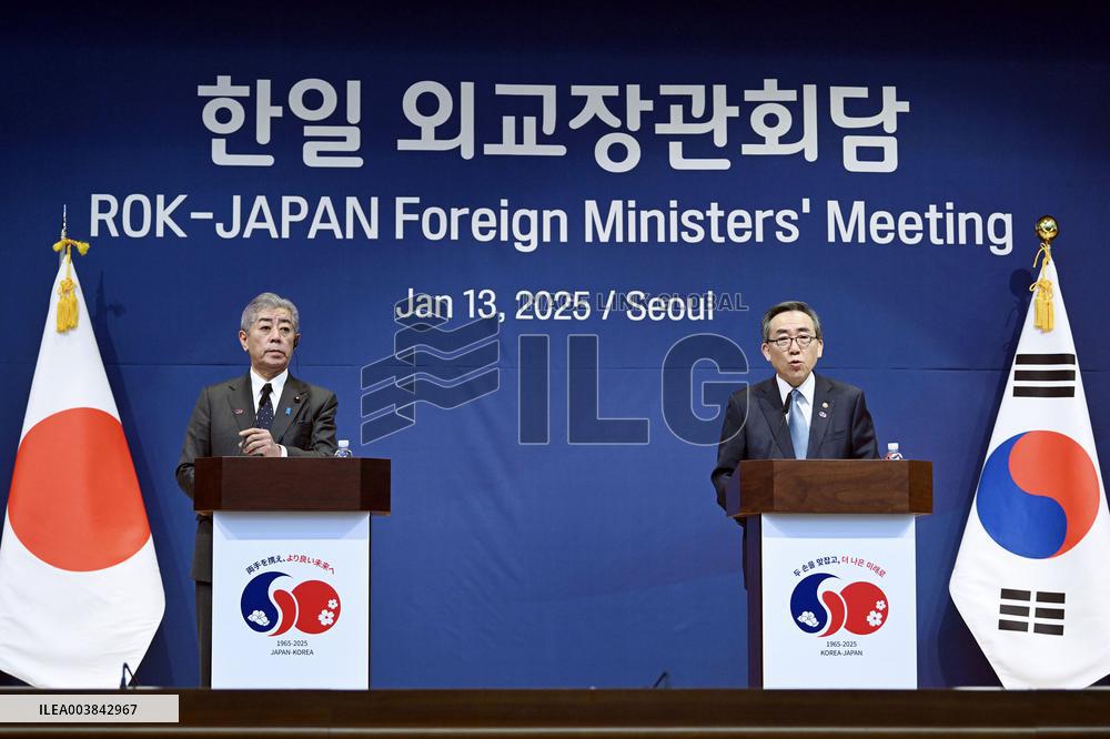 Japan-S. Korea talks in Seoul