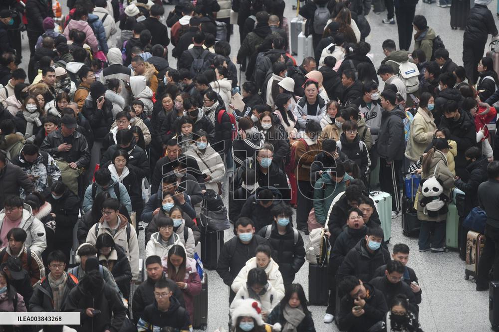 2025 Spring Festival Travel Rush Kicked Off