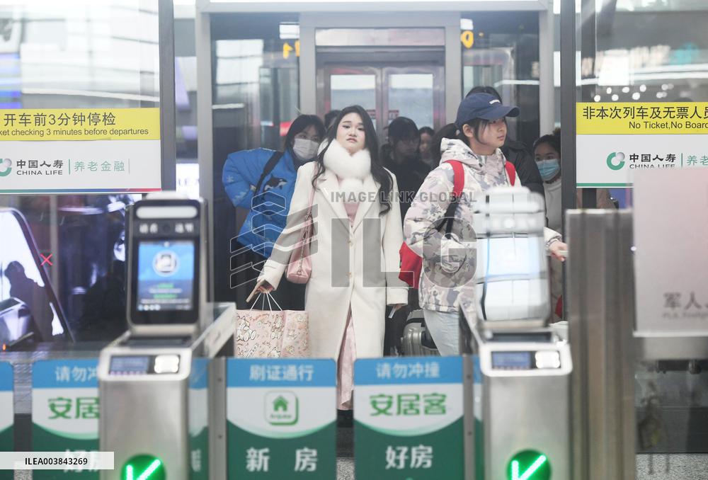 2025 Spring Festival Travel Rush Kicked Off
