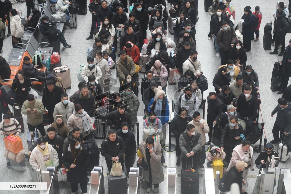 2025 Spring Festival Travel Rush Kicked Off