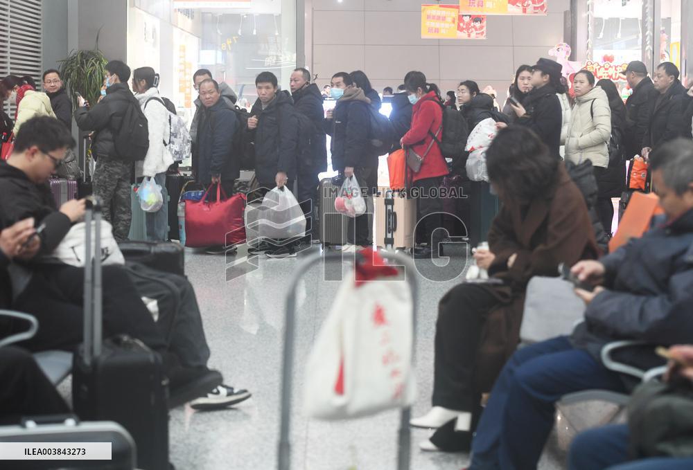 2025 Spring Festival Travel Rush Kicked Off
