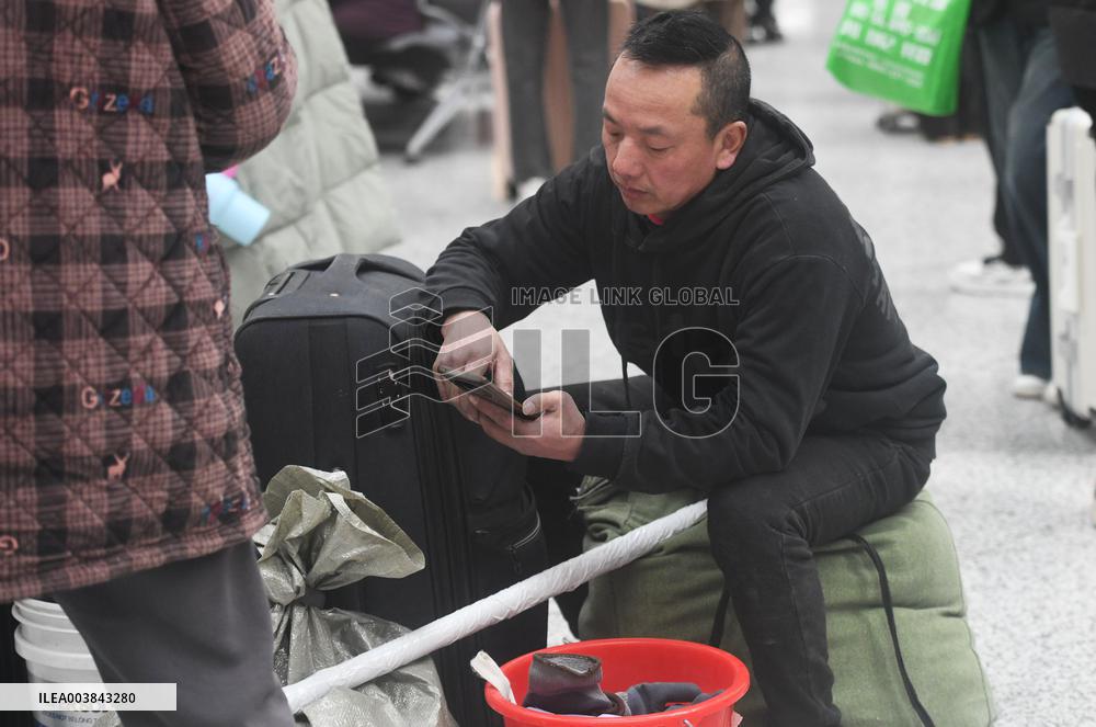 2025 Spring Festival Travel Rush Kicked Off